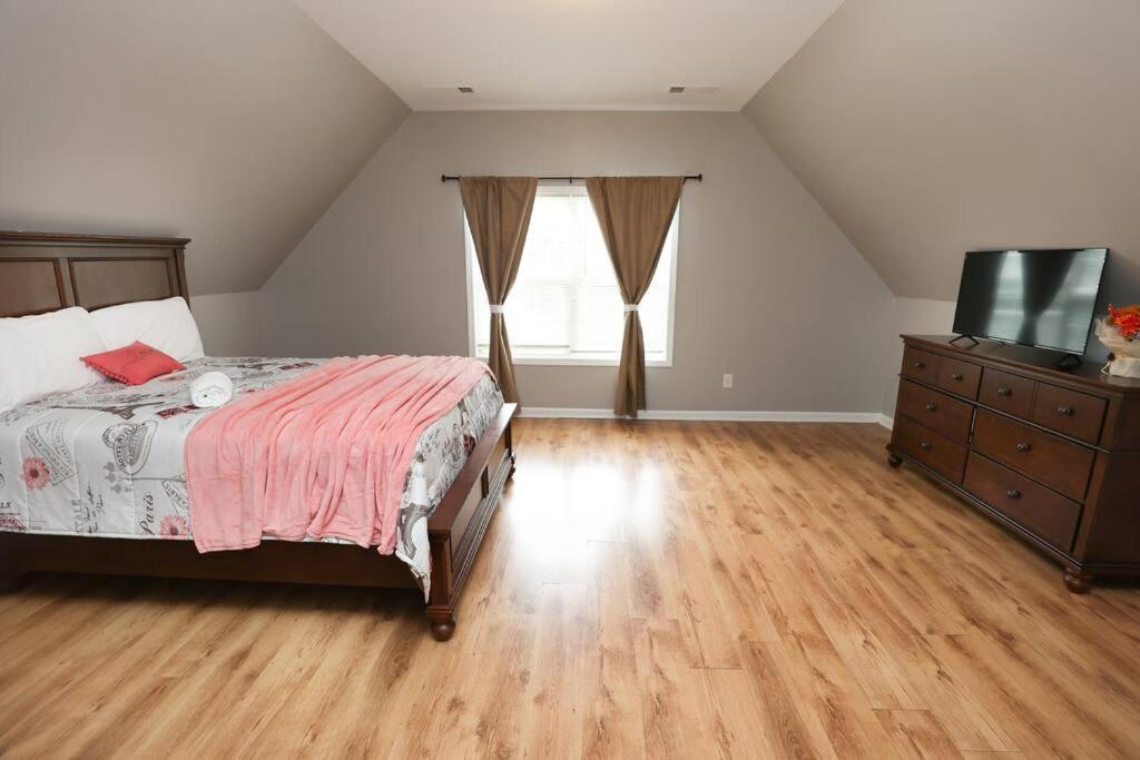 Mbz Stadium*modern House*king Bed*wi-fi*smart Tv